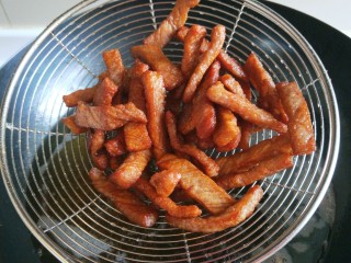 香辣里脊肉条  新文美食 