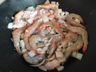 蒜蓉茄汁葱香开背虾 