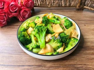 杏鲍菇炒西兰花 