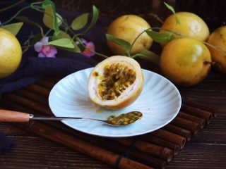 冬喝金色百香果蜂蜜茶 