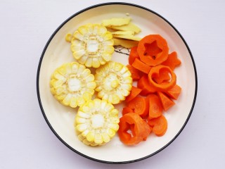 玉米海带筒骨汤 