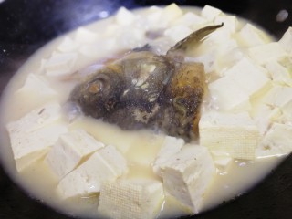 鱼头豆腐汤 
